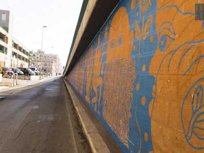 Prima di arrivare in piazza Luigi di Savoia sulla destra si apre un passaggio: � l�ingresso di via Dieta di Bari, lunga strada che costeggia la ferrovia da cui � separata da un muro dipinto con un colorato murale